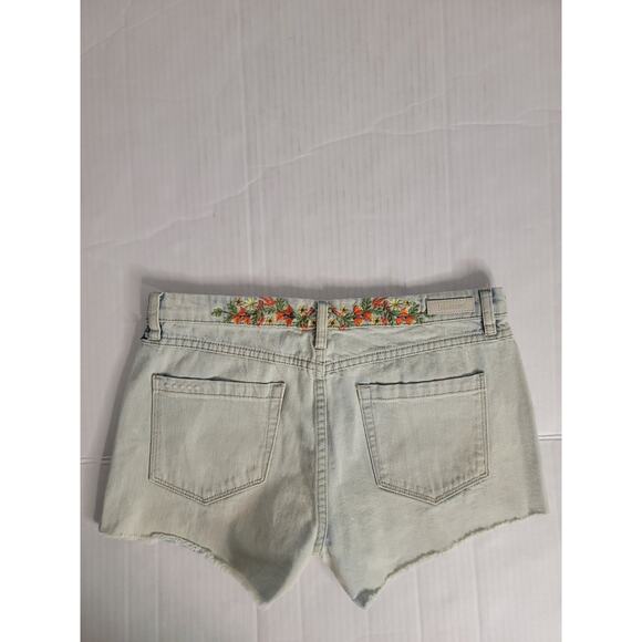 BlankNYC Denim Hiker Shorts Sz 28 Floral Embroidered Mid Rise Boho Festival - Picture 7 of 8